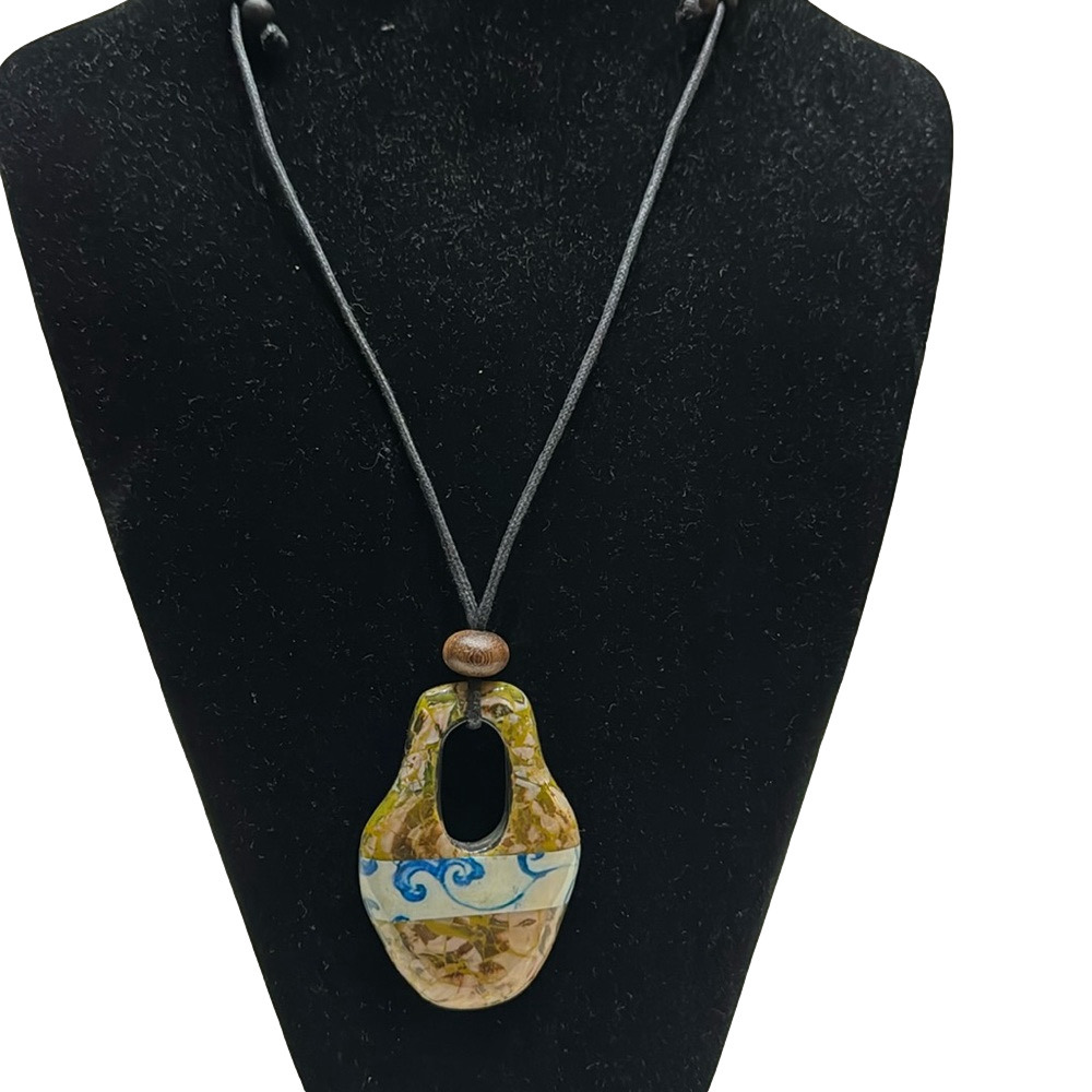 NWT decouture keyhole adjustable pendant necklace